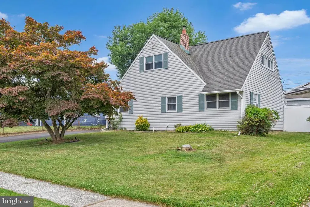 45 Red Cedar Dr, LEVITTOWN