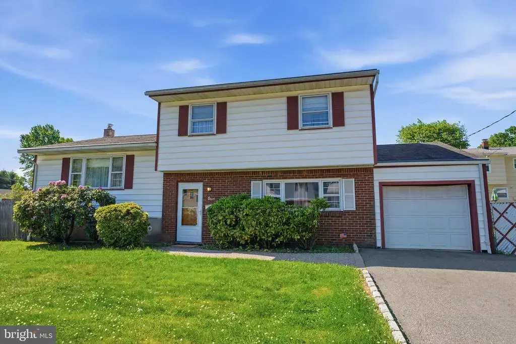 11 Reo Ct, COLONIA