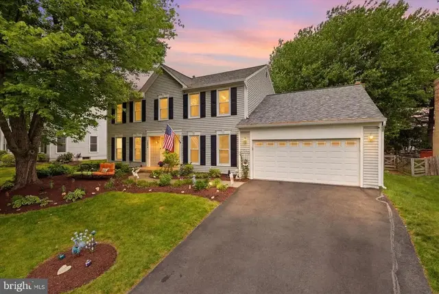 1498 Powells Tavern Pl, Herndon