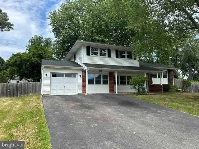 6 Travertine, Newark