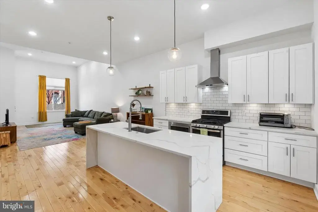 2720 W Cabot St, PHILADELPHIA