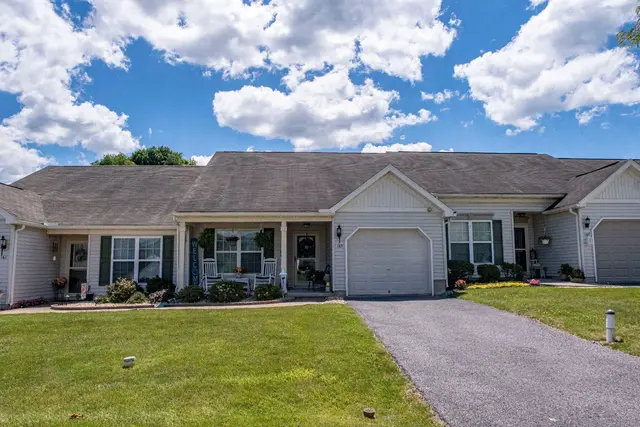 165 Cambridge Ln, Lewistown