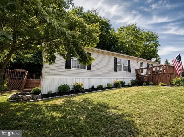 54 Cherokee Dr, Windsor