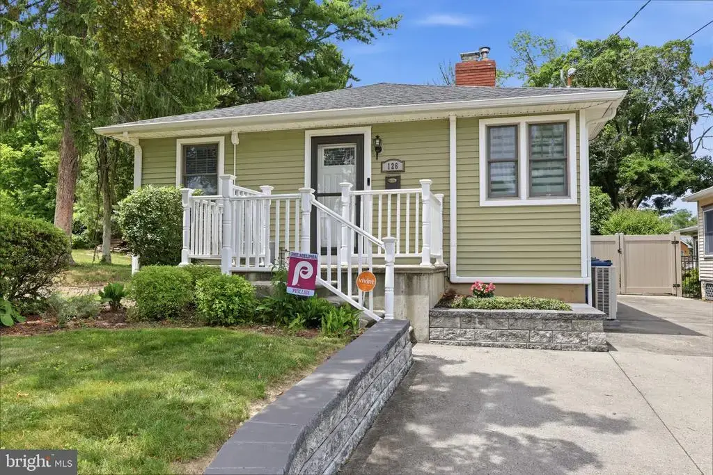 126 W Maple Ave, MORRISVILLE