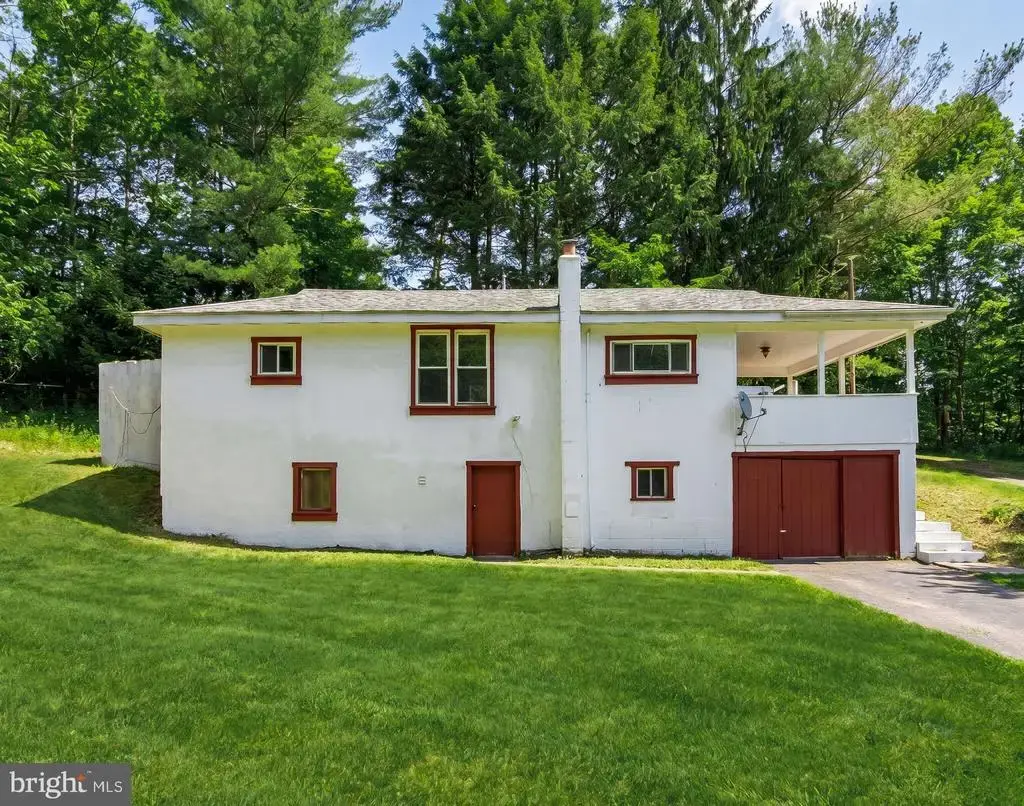 4586 Back Road, HALIFAX