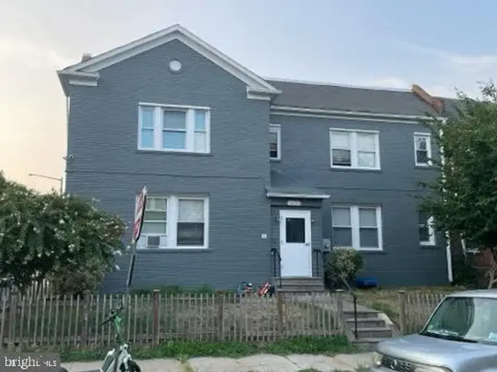 1600 E E St Ne, WASHINGTON