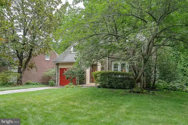 525 W Beechtree Ln, Wayne
