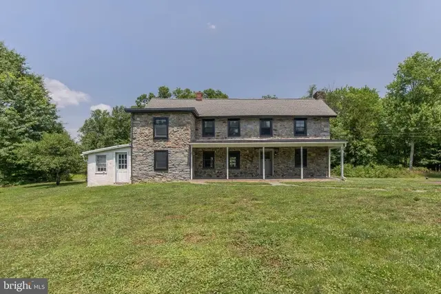 1350 Old Plains Rd, Pennsburg