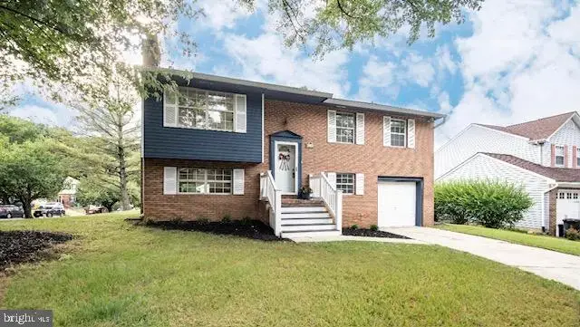 1240 Viking Dr N, Arnold