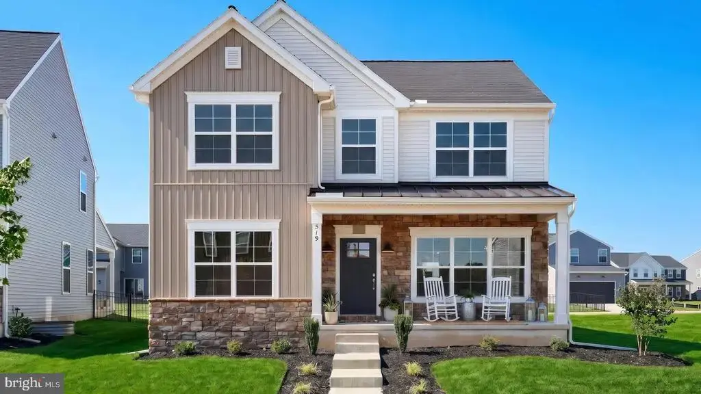 519 Charleston Dr, MECHANICSBURG