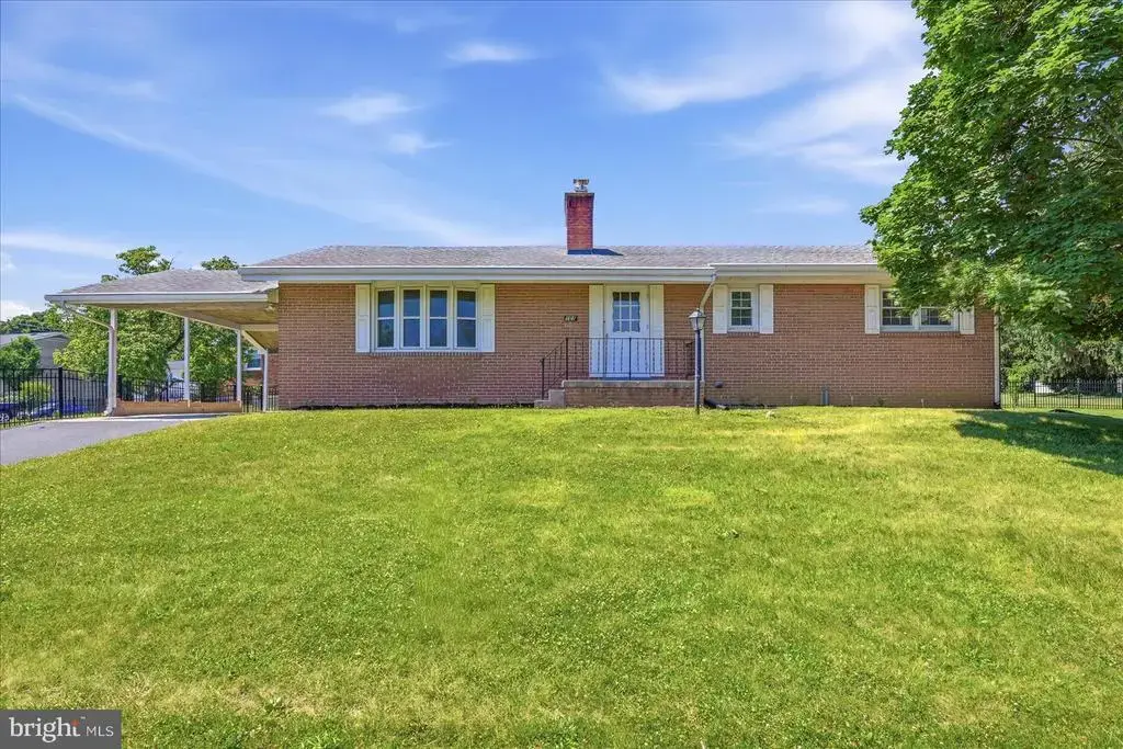 101 Locust Ave, WINCHESTER