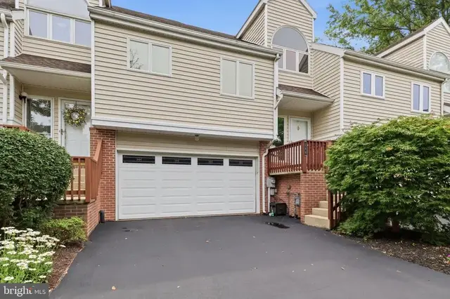 186 Greenleaf Rd, York