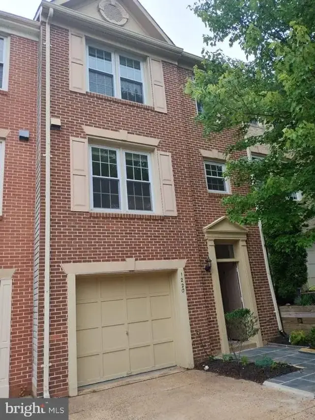 1220 Quaker Hill Dr, Alexandria