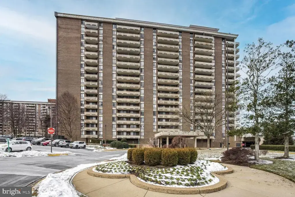 1800 Old Meadow Rd #904, MCLEAN