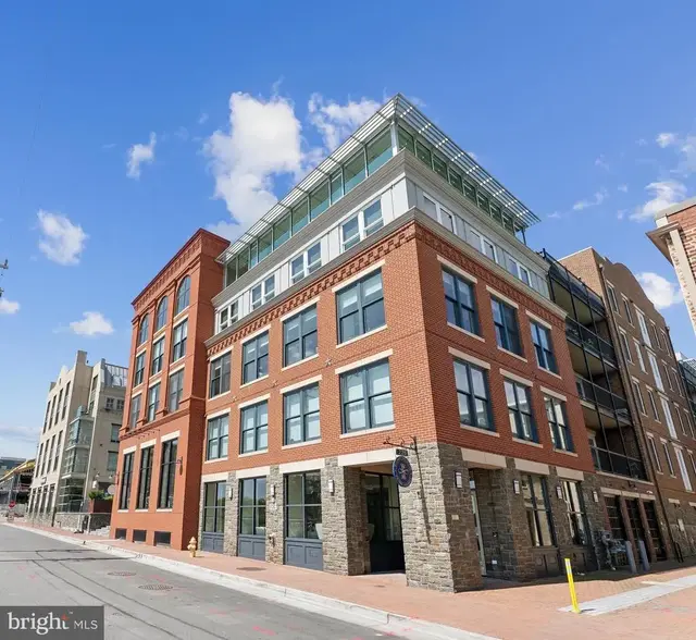 225 Strand St #202, Alexandria