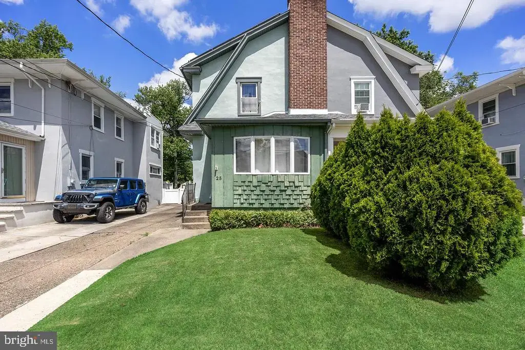 25 E Clinton Ave, OAKLYN