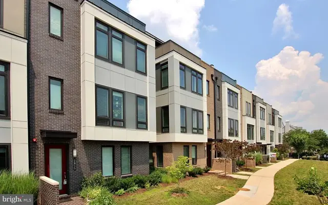 2815 Eisenhower Ave, Alexandria