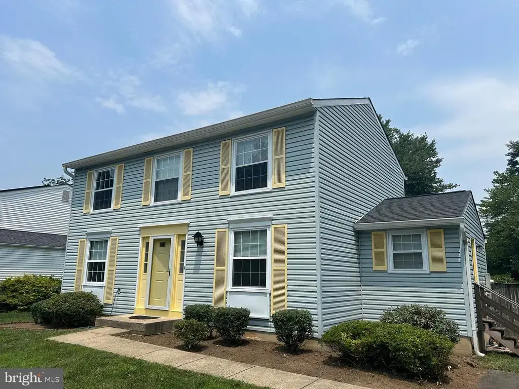 8406 Woodford Ct, VIENNA