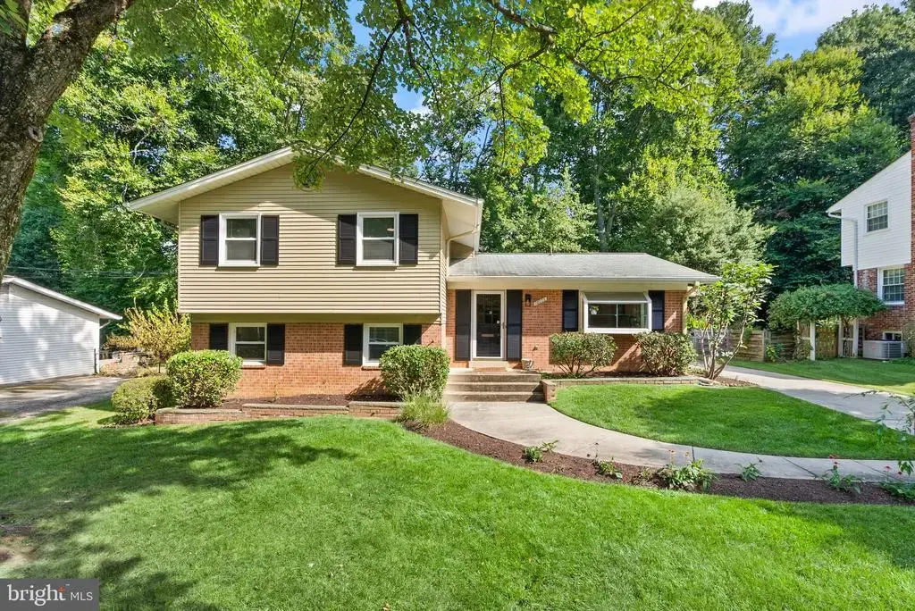 10222 Fox Ln, FAIRFAX