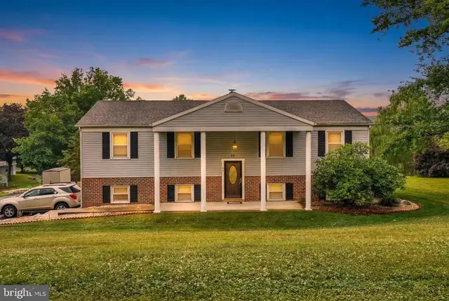 20 Oak Dr, Mount Wolf