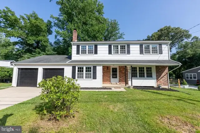 24 Wakefield Dr, Newark