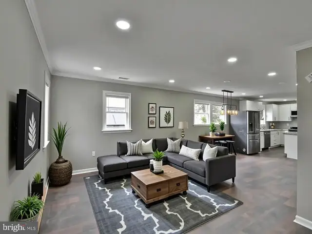 10 Bayou Ave #(top Floor), Capitol Heights