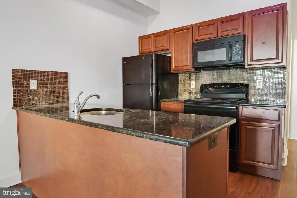 6028 Market St #2, PHILADELPHIA