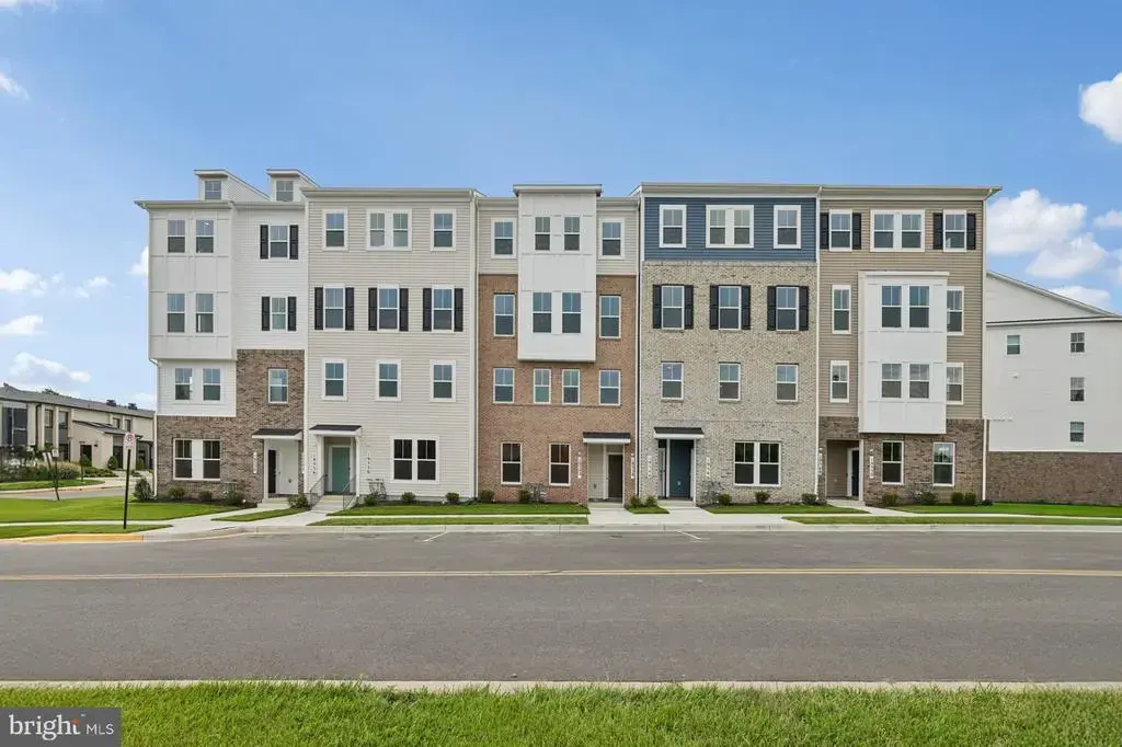 19542 Village Walk Dr, MONTGOMERY VILLAGE