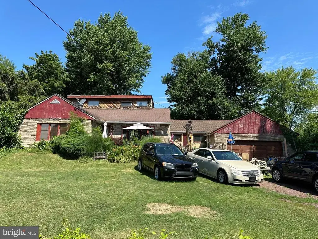 1312 Frosty Hollow Rd, LEVITTOWN