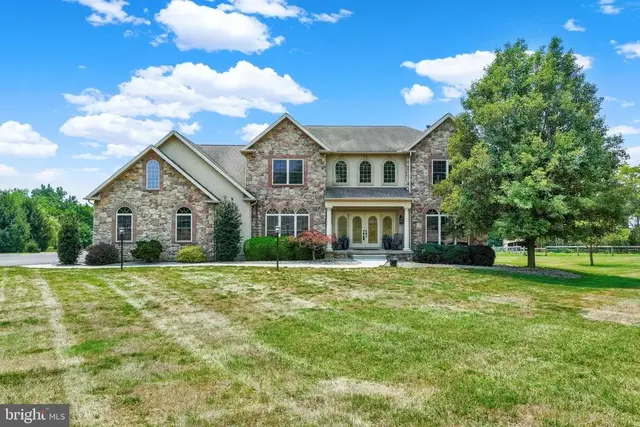 104 Monument Dr, Elizabethtown