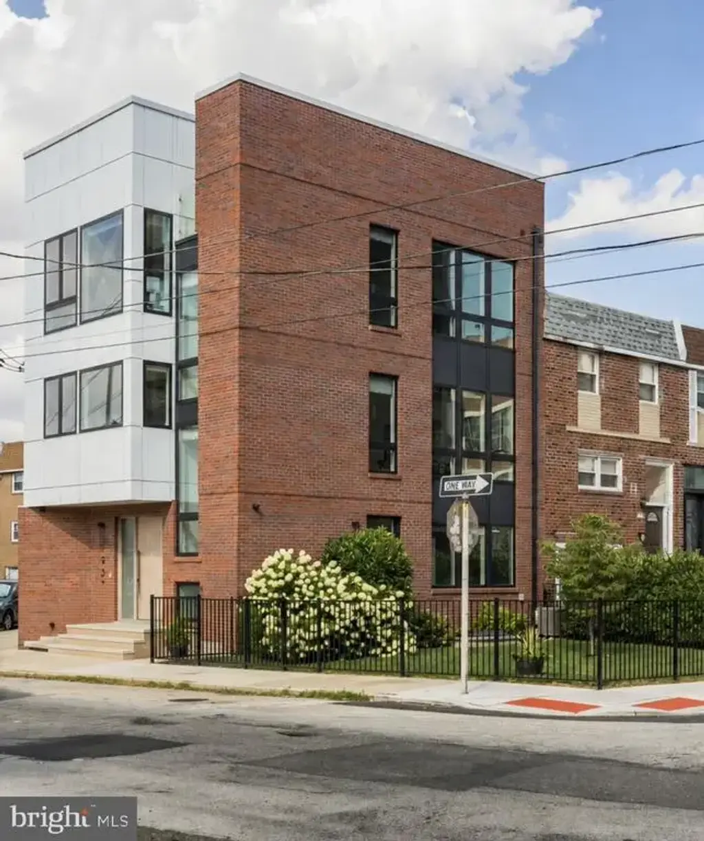 527 Brown St, PHILADELPHIA