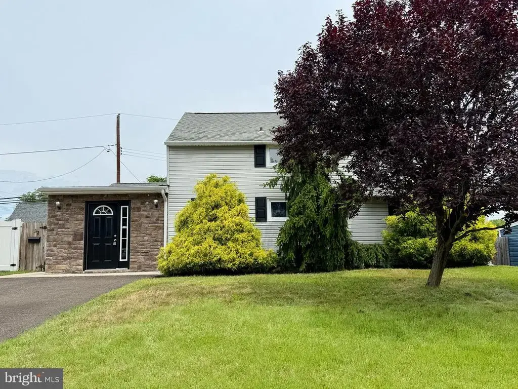 32 Great Oak Rd, LEVITTOWN