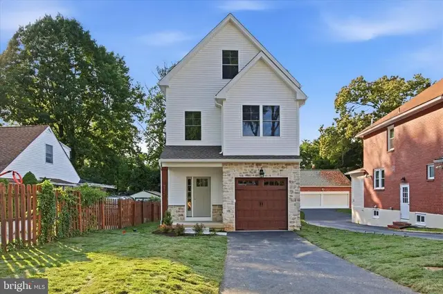 212 Chestnut St, Newtown Square