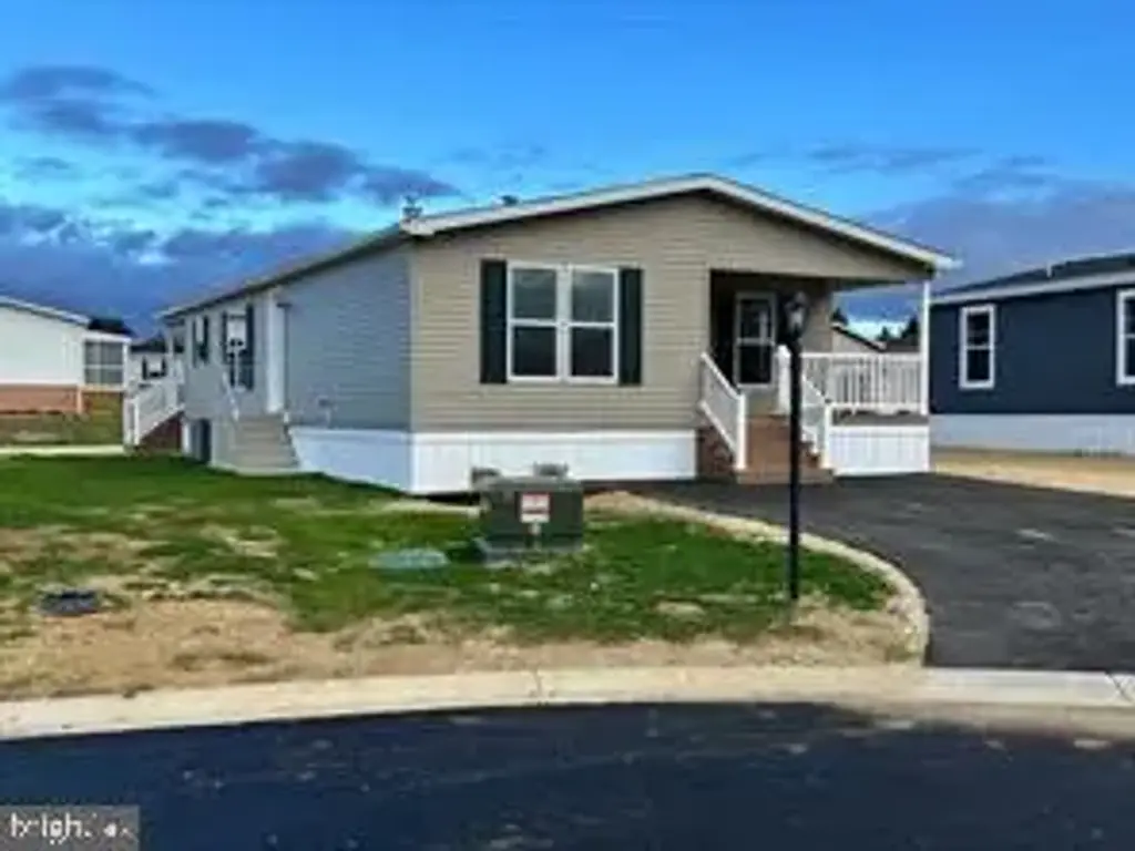 13 Evergreen Aly, PALMYRA