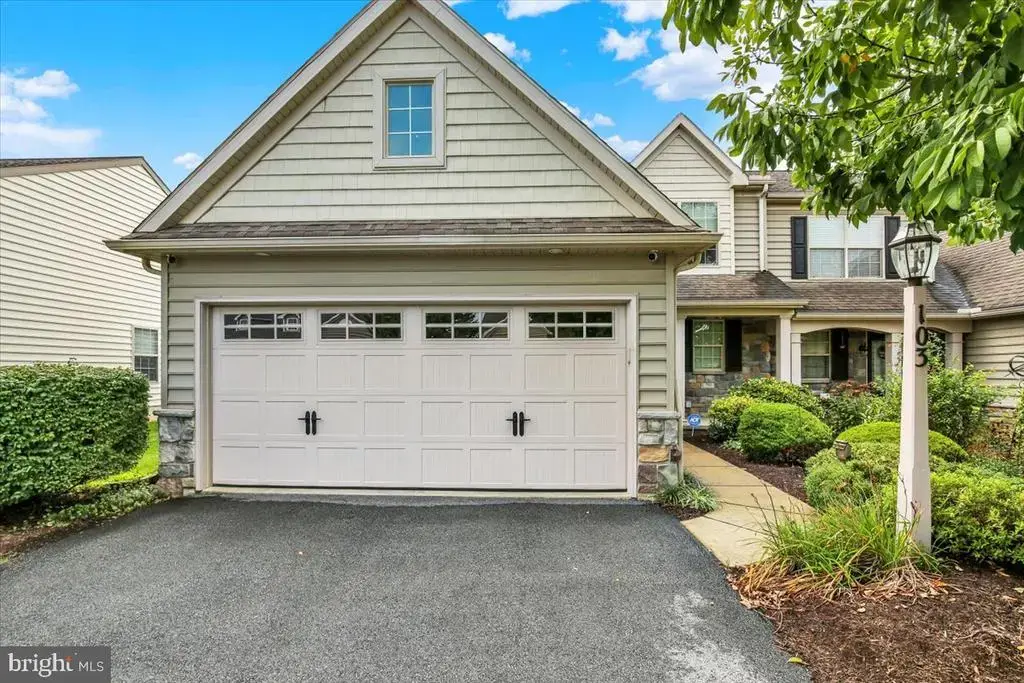 103 Goldenfield Dr, LANCASTER