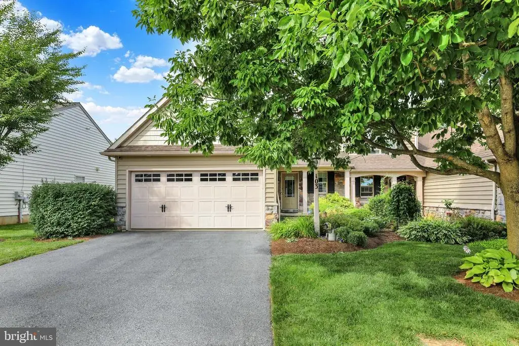 103 Goldenfield Dr, LANCASTER