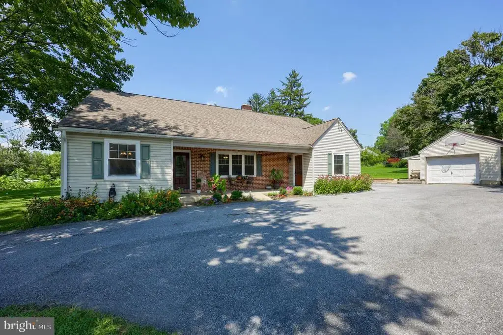809 Furnace Hills Pike, LITITZ