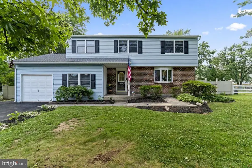 866 Decker Ln, WARMINSTER