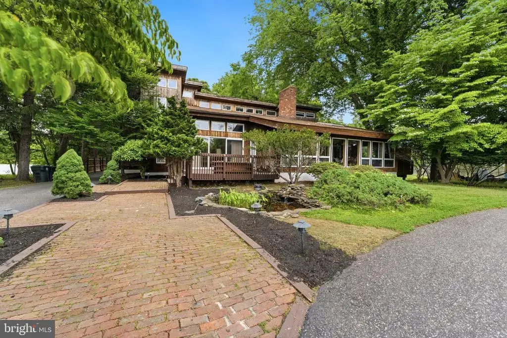 481 E Freehold Rd, FREEHOLD