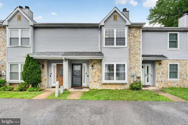 10 Von Steuben Ct, Newark