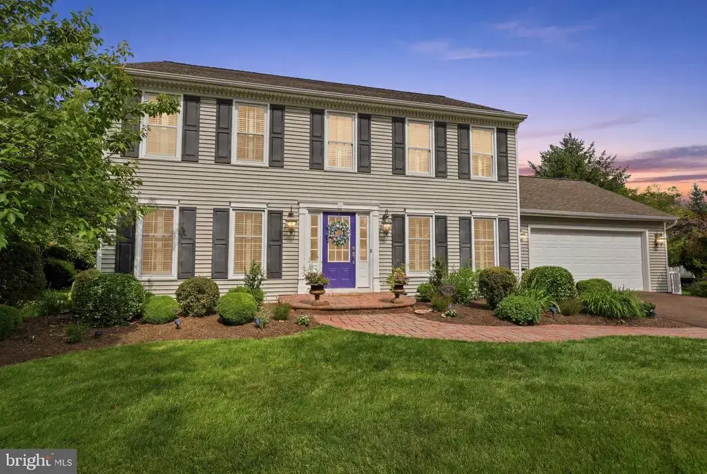 271 Saxony Dr, NEWTOWN