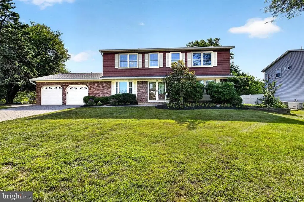 30 Hamilton Ln N, PLAINSBORO