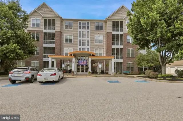 1010 Crest Way #302, York
