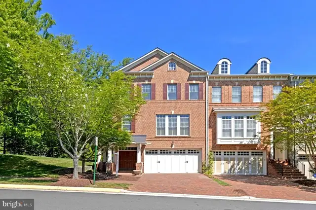 6878 Frase Dr, Falls Church