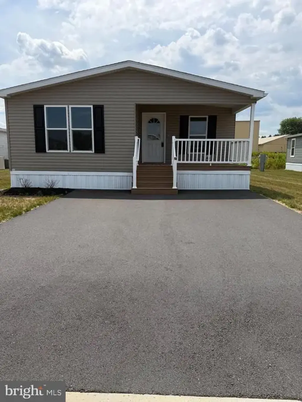 28 Evergreen Aly, PALMYRA