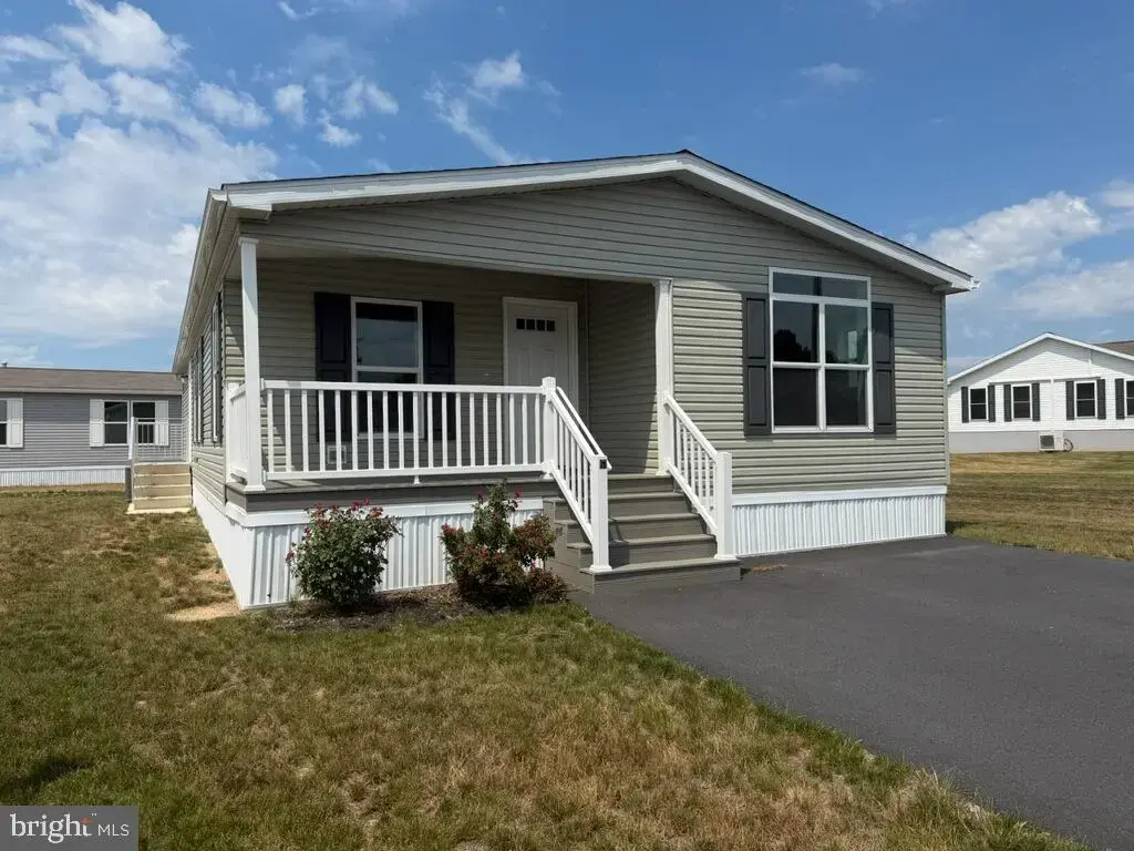 61 Evergreen Aly, PALMYRA