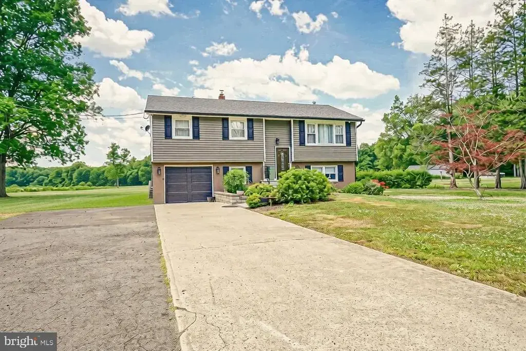 1024 Oxmead, EASTAMPTON