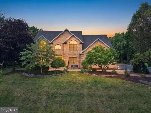831 Colonna Ln, Nazareth