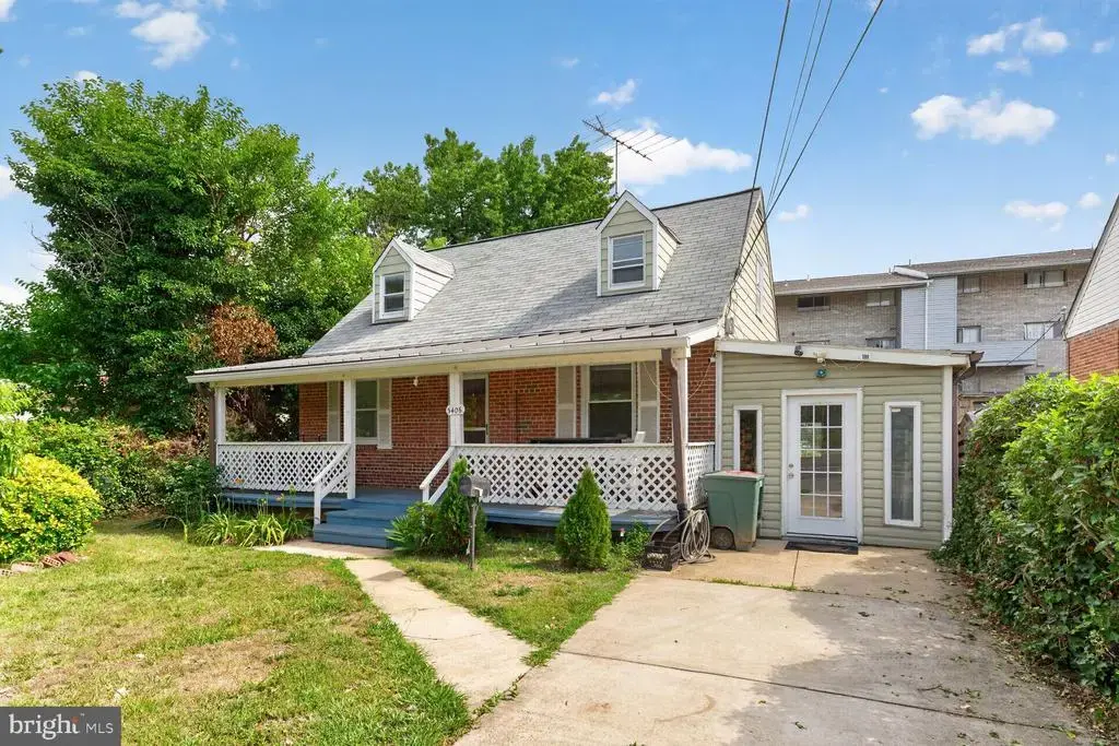 5406 Spring Ln, HYATTSVILLE