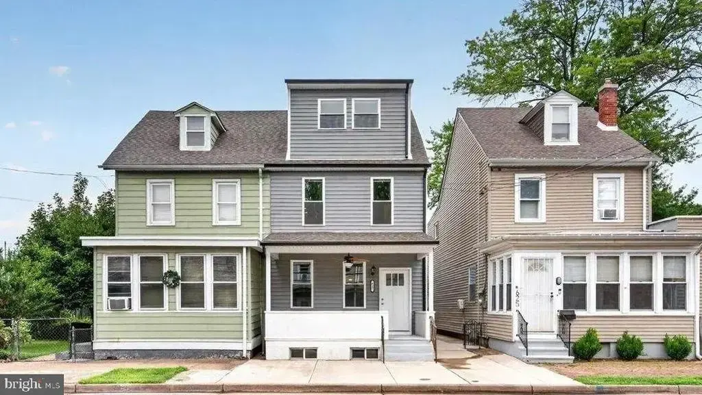 627 Pine St, BRISTOL